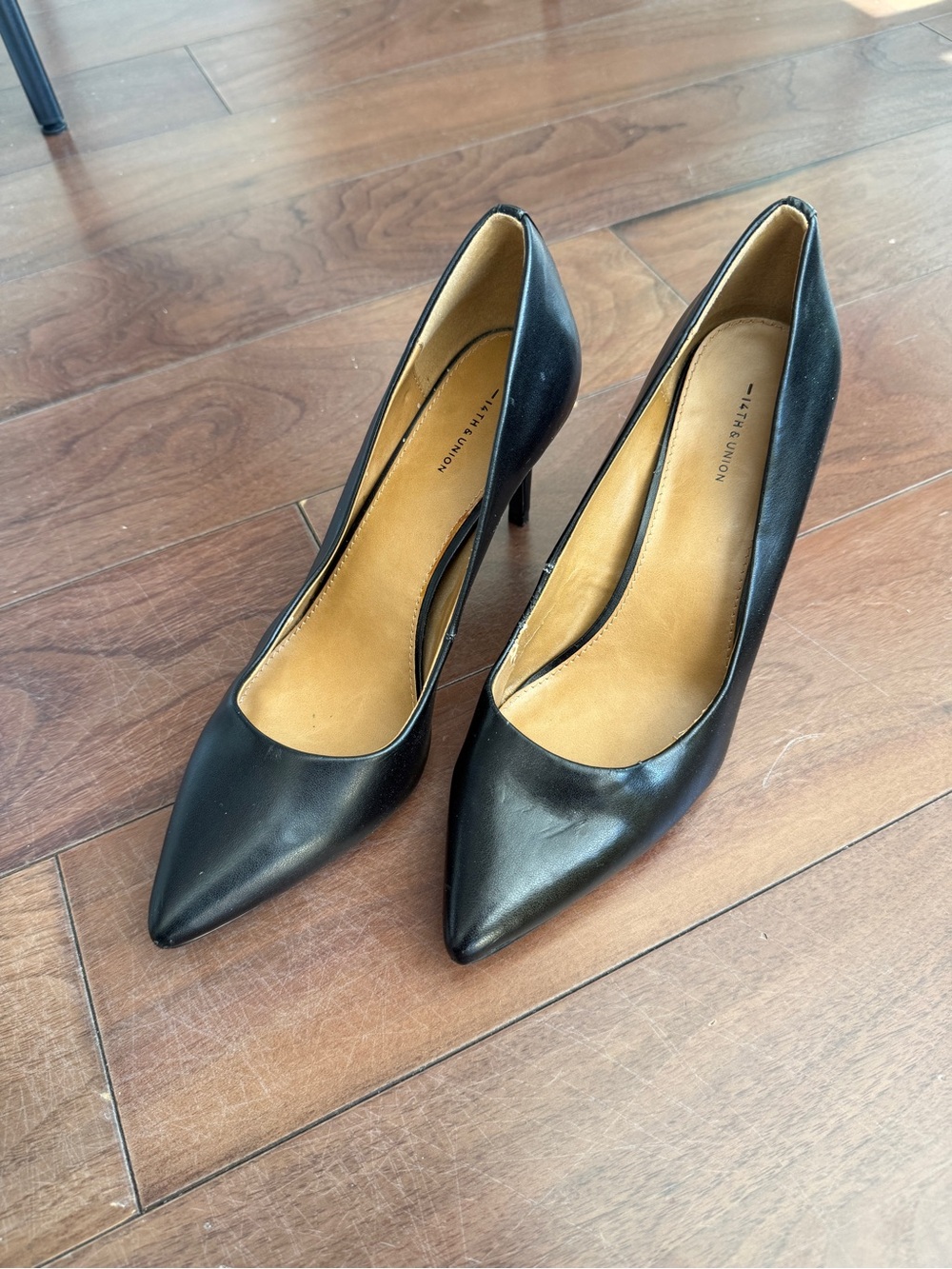 14th & Union Black Pointed Toe Pump